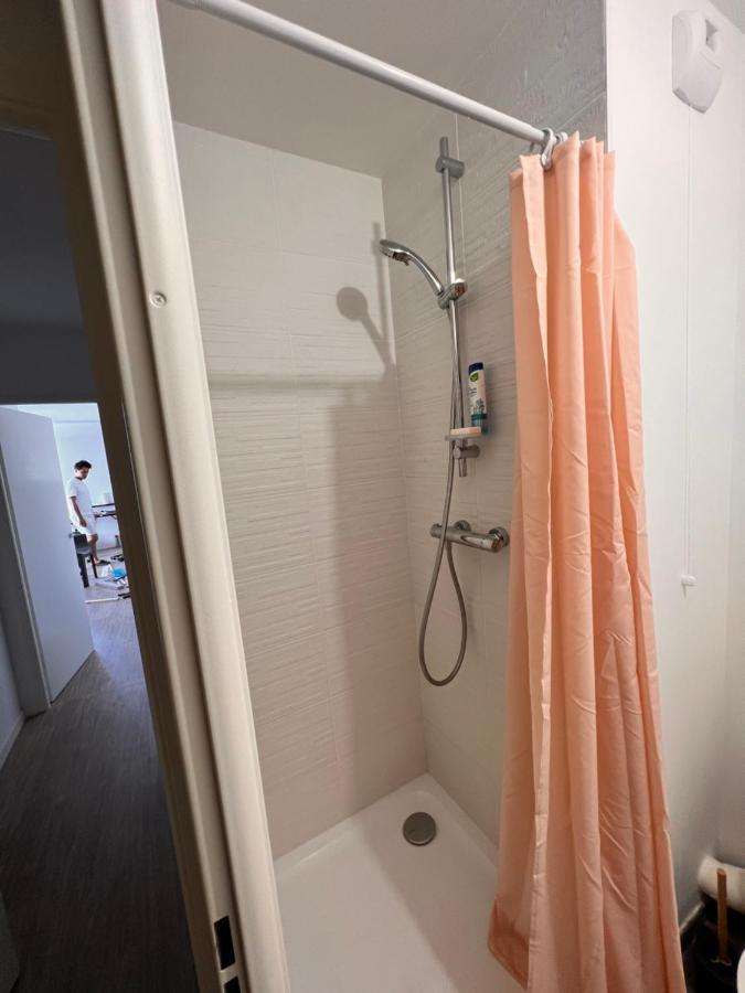 Chambre Individuelle Dans Un Appartement A 37 De Champs Elysees Sartrouville Exterior photo