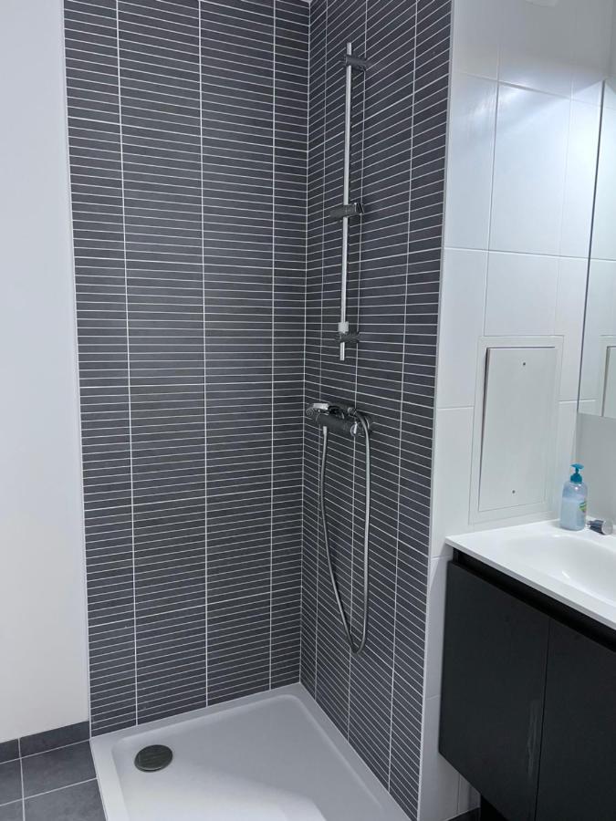 Chambre Individuelle Dans Un Appartement A 37 De Champs Elysees Sartrouville Exterior photo