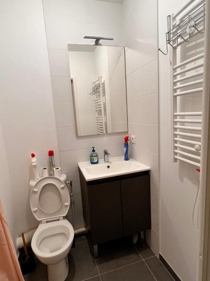 Chambre Individuelle Dans Un Appartement A 37 De Champs Elysees Sartrouville Exterior photo